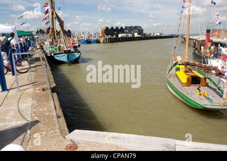 Boote in Whitstable Hafen, Kent, England, UK Stockfoto