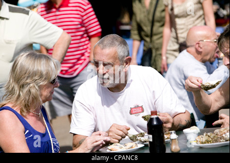 Paar, Austern, Whitstable, Hafen, Fisch, Markt, Kent, England, UK, Tourismus Stockfoto