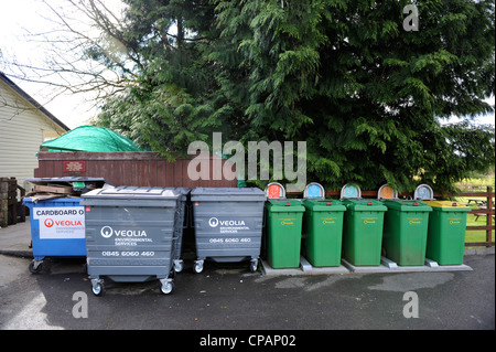 Eine Reihe von grünen recycling-Behälter UK Stockfoto