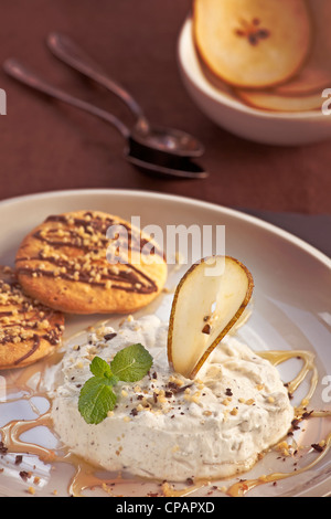 Birnen-Mousse, Creme, Ricotta und Honig Stockfoto