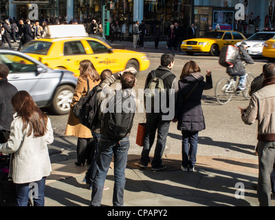 Massen, 42nd Street und Fifth Avenue, New York Stockfoto