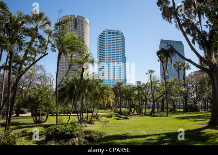 Anlage Park, Universität von Tampa Campus, Downtown Tampa Skyline im Hintergrund, Florida, USA Stockfoto