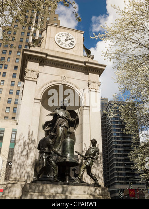 James Gordon Bennett Denkmal, Herald Square Park, NYC Stockfoto