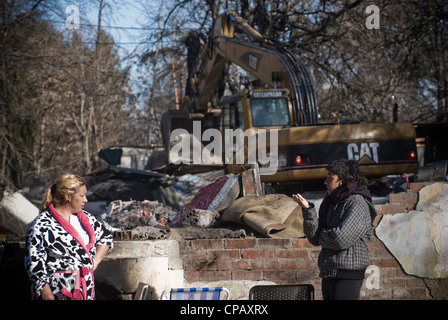 Gypsy Shanty Town von Puerta de Hierro, Madrid, Spanien. Vertreibung und ihre Häuser zerstört durch den Stadtrat stehen. Stockfoto