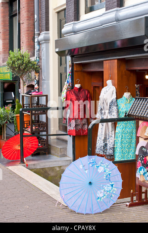 AMSTERDAM, NIEDERLANDE - 07. MAI 2012: Small Fashion Shop by the Singel, Amsterdam Stockfoto