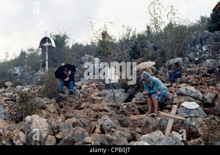 Kreuze und Felsen von Medjugorje, Bosnien und Hezegovina. Archival Fotografie. Stockfoto