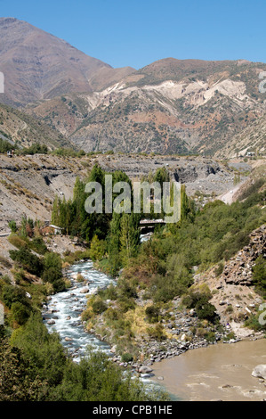 Maipo Fluss San Gabriel Cajon del Maipo in Chile Stockfoto