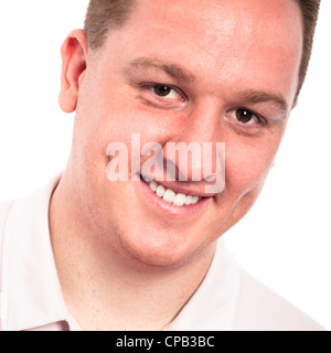 Porträt des jungen glücklich lächelnden Mann Gesicht, isoliert auf weißem Hintergrund. Stockfoto