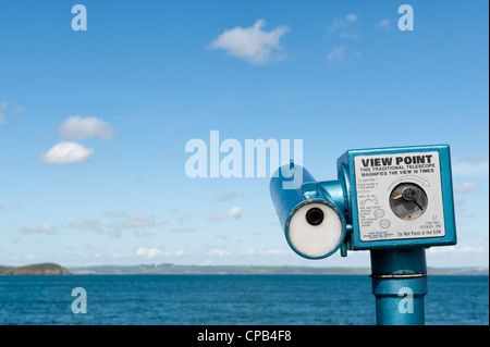 Anzeigen von Teleskop-Blick auf das Meer an der Küste von Cornwall. England Stockfoto