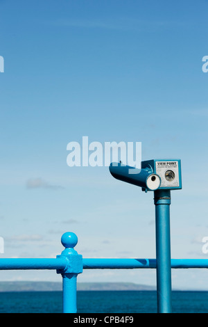 Anzeigen von Teleskop-Blick auf das Meer an der Küste von Cornwall. England Stockfoto