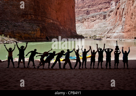 Rafting Partei in Redwall Höhle in Marble Canyon, Grand Canyon National Park, AZ Stockfoto