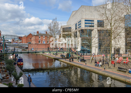 Das internationale Kongresszentrum (ICC), Birmingham, England. Neben den Kanälen in Brindleyplace sitzt. Stockfoto