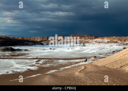 Blick über die Salzvorkommen im Moon Valley, San Pedro de Atacama, Chile Stockfoto