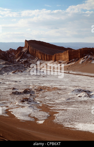 Blick über die Salzablagerungen von Moon Valley, San Pedro de Atacama, Chile Stockfoto