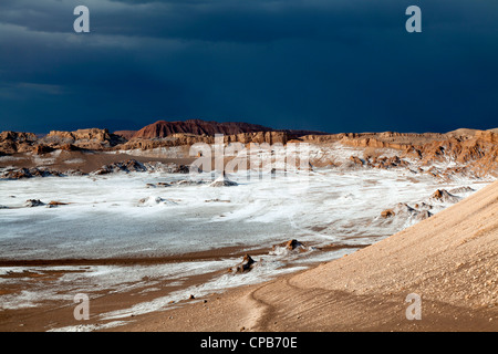 Gewitterwolken über Moon Valley, San Pedro de Atacama, Chile Stockfoto