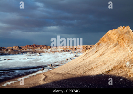 Blick die Salzablagerungen über Moon Valley, San Pedro de Atacama, Chile Stockfoto