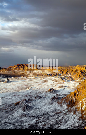 Blick über die Salzvorkommen im Moon Valley, San Pedro de Atacama, Chile Stockfoto