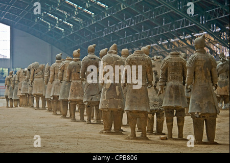 Eine Ansicht der Rückseite der Grube Nr. 1 wo die Terrakotta-Armee-Soldaten, die noch zu reparieren. Stockfoto
