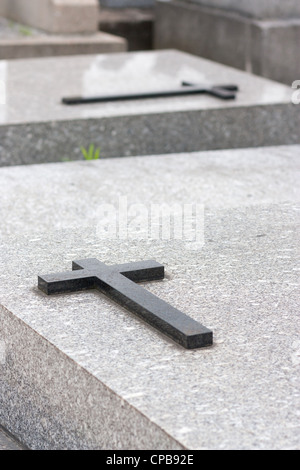 Christlichen Grab mit Kreuz auf dem Gewölbe Stockfoto