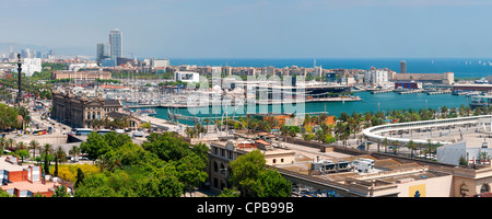 Blick vom Berg Montjuïc in Richtung Port Vell und Becelonetta in Barcelona, Spanien, Europa. Stockfoto