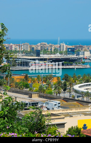 Blick vom Berg Montjuïc in Richtung Port Vell und Becelonetta in Barcelona, Spanien, Europa. Stockfoto