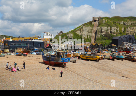 Altstadt Hastings mit der Jerwood Gallery, heute Hastings Contemporary Art Gallery, am Stade Beach, East Sussex, England, GB, Großbritannien Stockfoto