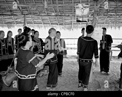 Lahu Menschen im Norden Thailands Bergvölker. Christen in ihrem Glauben und hier gesehen Christus anzubeten. Provinz Chiang Rai. Ländlichen Thai Bergstämme Stockfoto