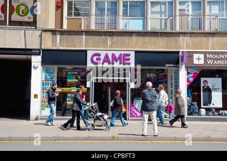 Ingame-Store / Shop - liegt an der Hauptstraße, Cheltenham, Gloucestershire, UK. Stockfoto