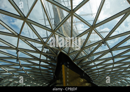 Besucher, die restaurierte Cutty Sark Klipper in Greenwich zeitgleich mit den Olympischen Spielen 2012 in London und Königin silbernes Jubiläum, UK Stockfoto