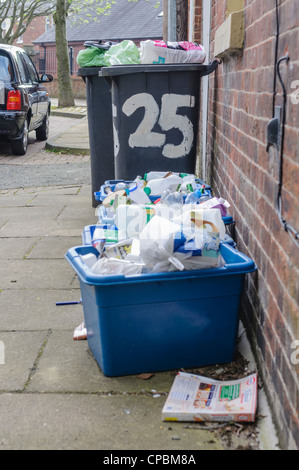 Überfüllt, Recycling und Deponie Lagerplätze Stockfoto