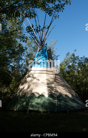 Indianer Tipi im Camp Lotus Lodge & Campground am Ufer des South Fork American River Lotus Kalifornien Stockfoto