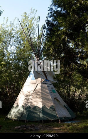 Indianer Tipi im Camp Lotus Lodge & Campground am Ufer des South Fork American River Lotus Kalifornien Stockfoto