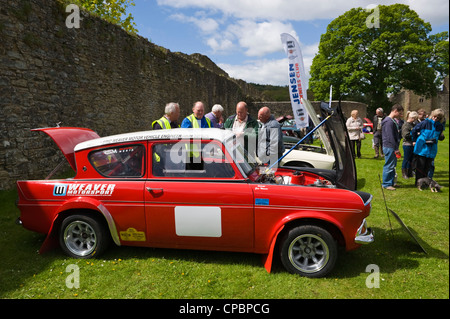 Rallye Ford Anglia auf die Märsche Transport Festival Ausstellung von Oldtimer und klassische Autos auf der Messe in Ludlow Food Frühlingsfest vorbereitet Stockfoto