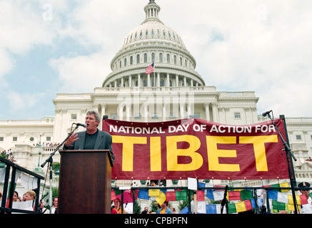 Schauspieler Richard Gere spricht auf der Kundgebung für Tibet auf dem US Capitol 15. Juni 1998 in Washington, DC. Tibetisch-Amerikaner zusammen mit Hunderten von Fans versammelt, um Chinas Politik gegenüber Tibet zu protestieren. Stockfoto