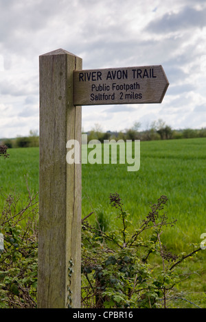 Öffentlichen Fußweg Zeichen post für Avon Flusspfad entlang der Bristol zum Bad-Radweg in der Nähe von Saltford und Bitton, Bristol getroffen Stockfoto