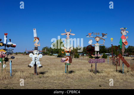 Bunte Metallskulpturen, Highway 54, Mullinville, Kansas, USA, Stockfoto