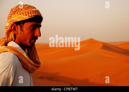 Lokale arabische nationale an die Wüstensafari in Dubai Stockfoto