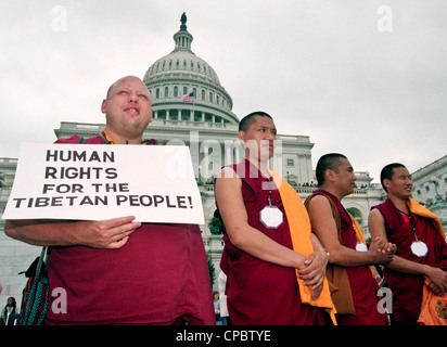 Anhänger der tibetischen Freiheit bei der Rallye für Tibet auf dem US Capitol 15. Juni 1998 in Washington, DC. Tibetisch-Amerikaner zusammen mit Hunderten von Fans versammelt, um Chinas Politik gegenüber Tibet zu protestieren. Stockfoto