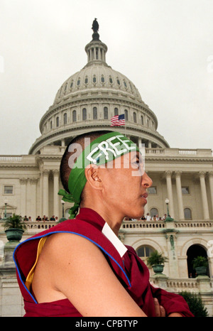 Anhänger der tibetischen Freiheit bei der Rallye für Tibet auf dem US Capitol 15. Juni 1998 in Washington, DC. Tibetisch-Amerikaner zusammen mit Hunderten von Fans versammelt, um Chinas Politik gegenüber Tibet zu protestieren. Stockfoto