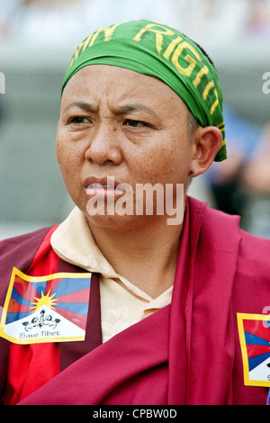 Ein tibetischer Mönch bei der Rallye für Tibet auf dem US Capitol 15. Juni 1998 in Washington, DC. Tibetisch-Amerikaner zusammen mit Hunderten von Fans versammelt, um Chinas Politik gegenüber Tibet zu protestieren. Stockfoto