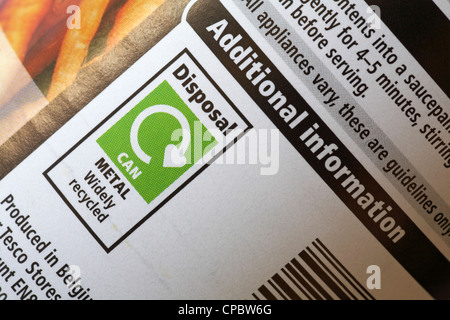 Recycling-Informationen auf der Dose von Karotten - Entsorgung Recycling Recycling-Logo-Symbol Stockfoto