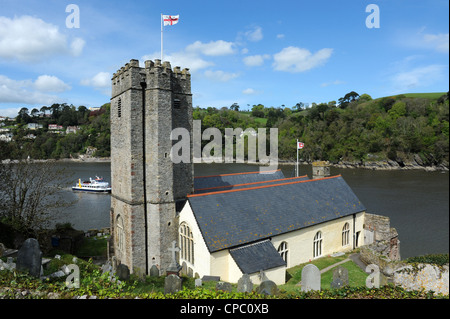 St. Petrox-Kirche an der Mündung des Flusses Dart in Dartmouth Devon England Stockfoto