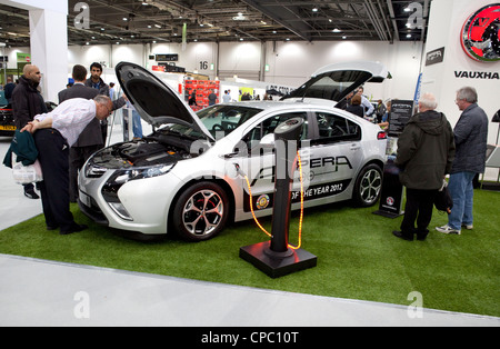 Vauxhall Ampera, Auto des Jahres 2012 auf Anzeige am EcoVelocity der kohlenstoffarmen motor Event im Excel in London Stockfoto