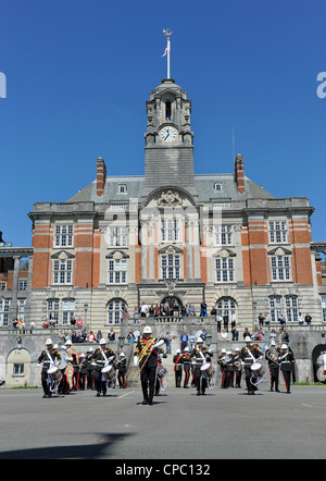 Band der Royal Marines bei Britannia Royal Naval College Dartmouth UK beim Festival der Dart Stockfoto