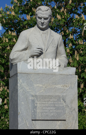 Denkmal für die sowjetischen ukrainischen Ingenieur Valentin Petrovich Glushko (1908-1989) in Moskau, Russland Stockfoto