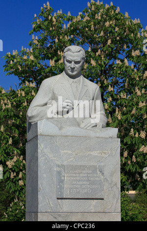 Denkmal für die sowjetischen ukrainischen Ingenieur Valentin Petrovich Glushko (1908-1989) in Moskau, Russland Stockfoto