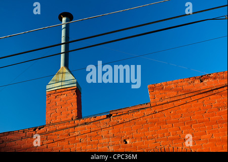Foto von alten Ziegeln mit späten Tag Sonne hautnah. Historische Innenstadt, kleiner Berg Stadt Salida, Colorado, USA Stockfoto