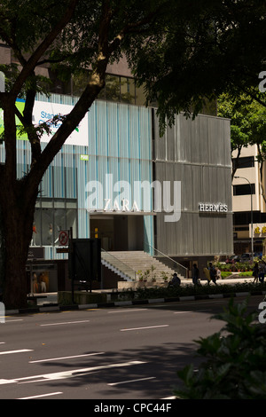 Zara und Hermes Shops in Orchard Road Singapur Stockfoto