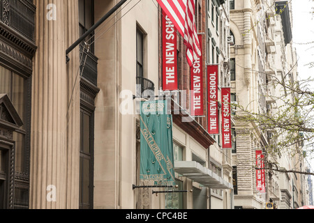 Fassade von der neuen Schule und Forbes Magazin Galerien, Fifth Avenue, New York City Stockfoto