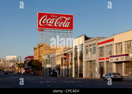 Eine Antike Coca Cola Schild auf Gebäude - USA Stockfoto